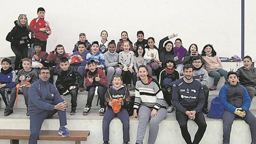 Pilota a l’Escola, a vàries poblacions provincials