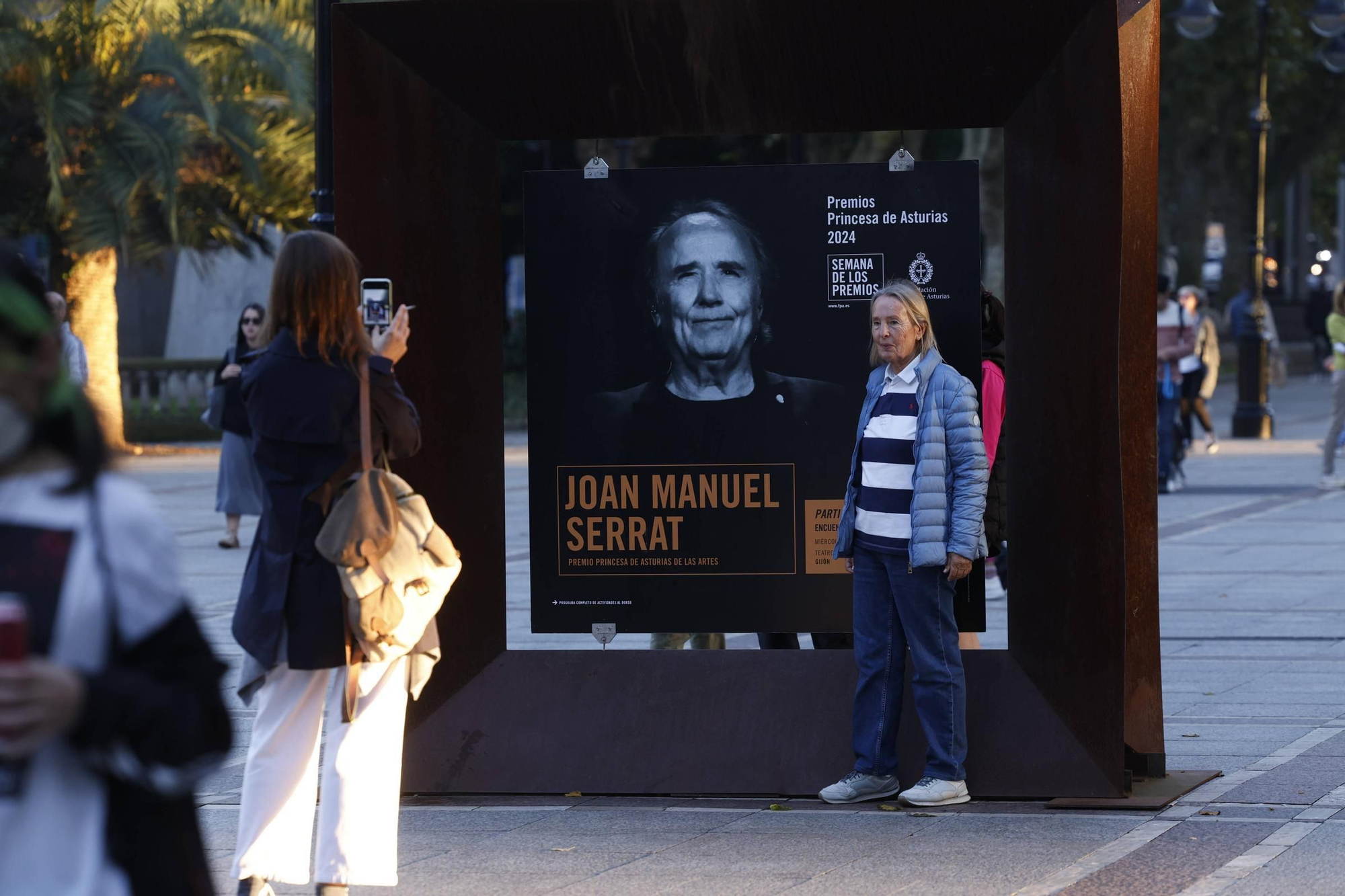 Así fue el encuentro entre Serrat e Iñaki Gabilondo en Gijón.
