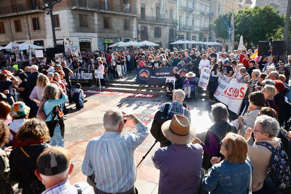 La concentración por la gestión de la dana de este 26 de abril, en imágenes