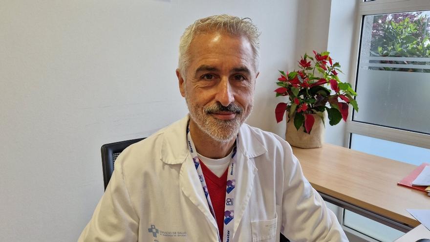 Emilio Sánchez, nefrólogo del HUCA: &quot;La diálisis en casa es más segura que en el hospital, pero pocos pacientes la eligen&quot;