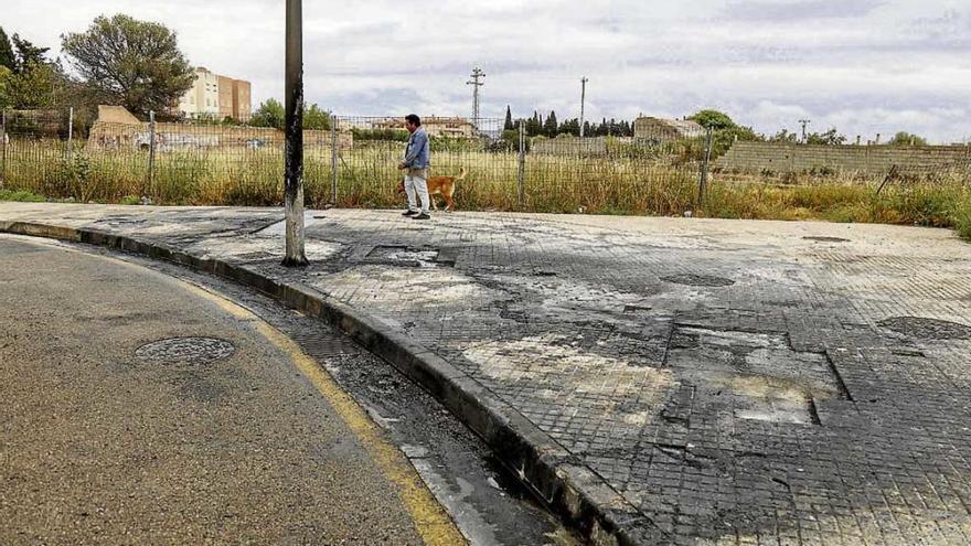 Los bomberos sofocan dos nuevos incendios de contenedores en Palma