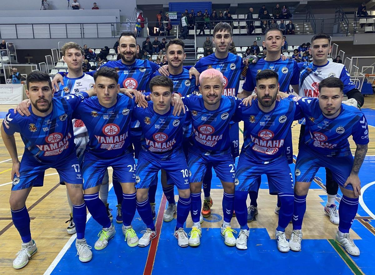 Los jugadores del Bisontes posan antes del partido.