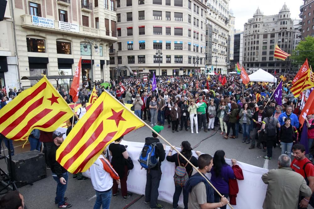 Manifestación en Valencia con motivo del 25 d'Abril