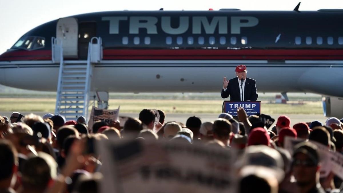 Trump en un mitin a pie de avión en Sacramento (California) el miércoles.