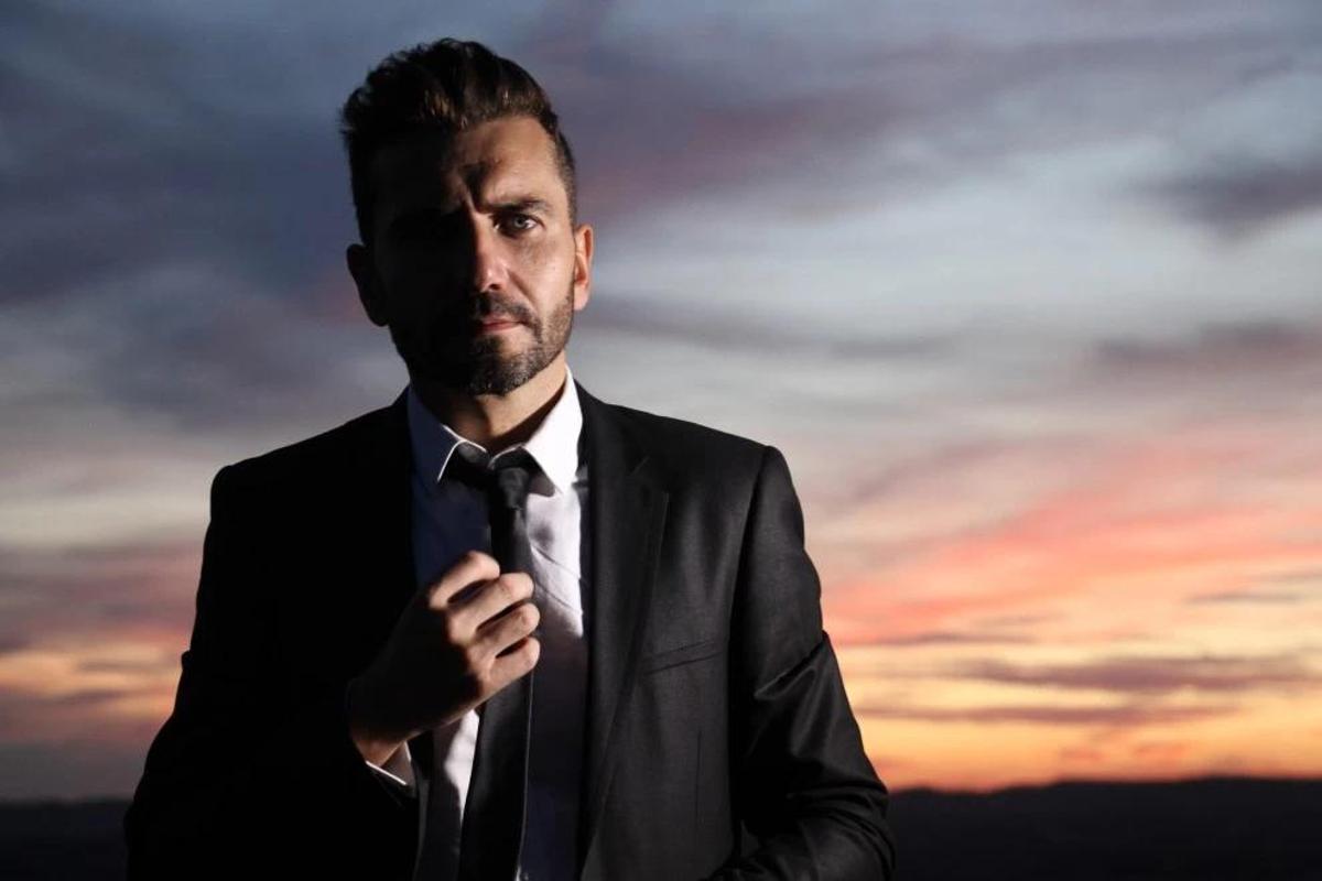 Sr. Isasi es uno de los artistas que actuarán en Noches de calor.