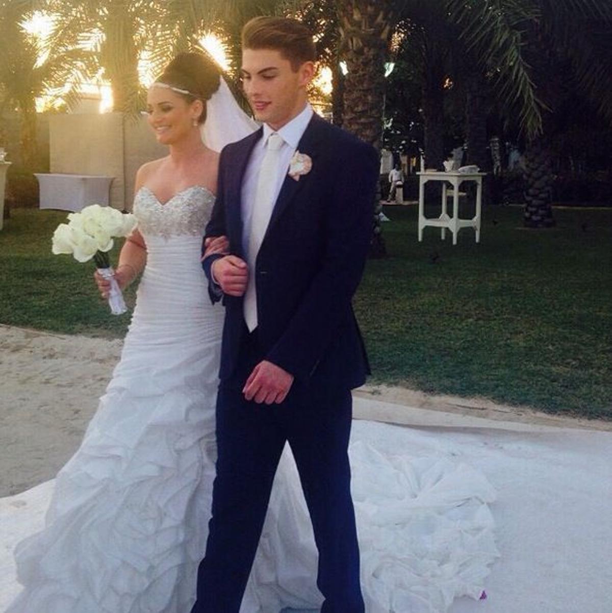 Josh Bateson, el niño de kinder, en la boda de su hermana