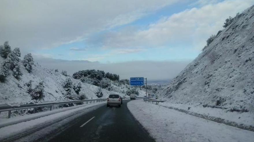 El temporal se agrava hoy en Málaga con episodios de nieve, viento y lluvia