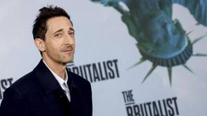 El actor Adrien Brody, durante la presentación este viernes en Madrid de The Brutalist, la película dirigida por el cineasta y también actor Brady Corbet máxima favorita a los Óscar tras lograr el Globo de Oro a la mejor cinta dramática.