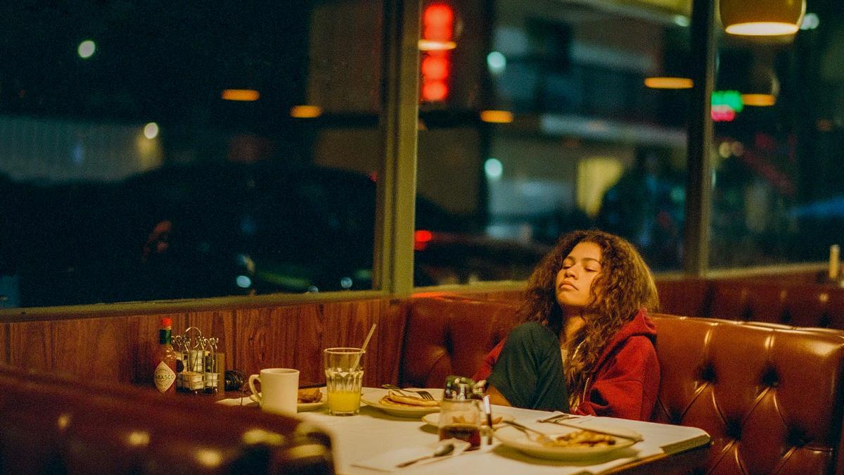 Zendaya en una imagen del capítulo especial de Navidad de 'Euphoria'