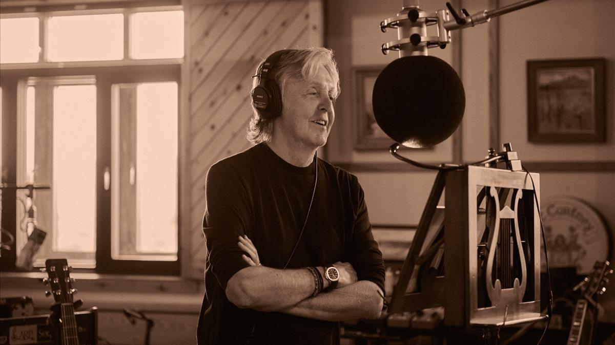 Mas fotos de Paul McCartney durante la grabacion del disco  McCartney III    Autor  Mary McCartney