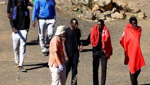 Més de 60 víctimes a l’enfonsar-se un cayuco a El Hierro