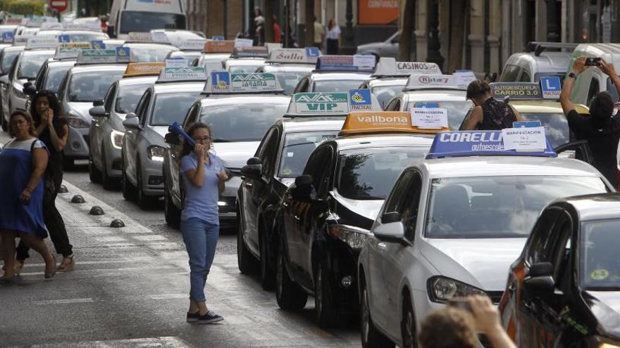 La DGT exigirá para sacarse el carné 8 horas teóricas y para repetir el examen 5 prácticas