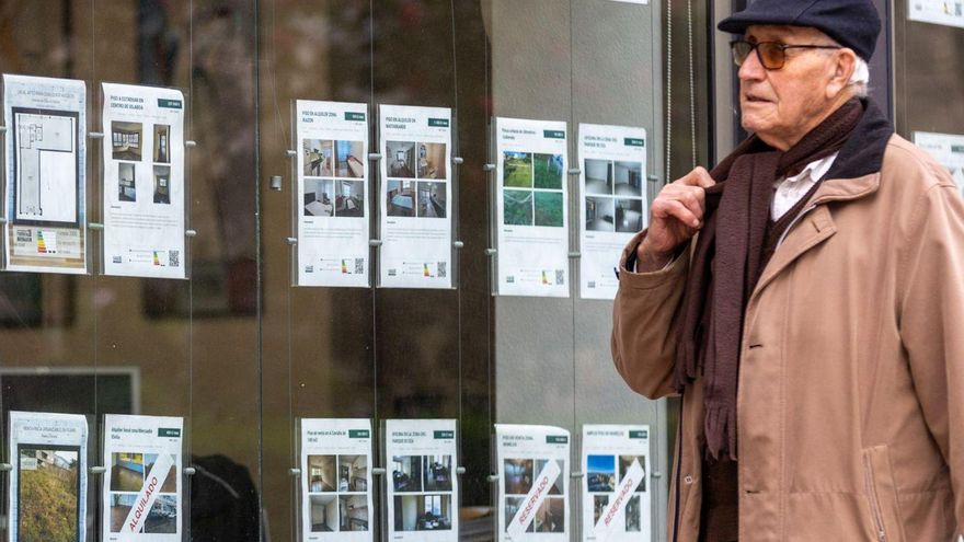 Escaparate de una inmobiliaria en A Coruña.
