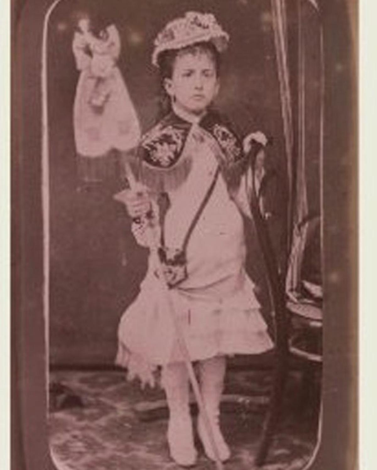 «Nena vestida de peregrina» de María Rodríguez. | DIPUTACIÓN DE PONTEVEDRA