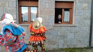 Villanueva de Valrojo, el carnaval desde la cuna al pajar de cencerros