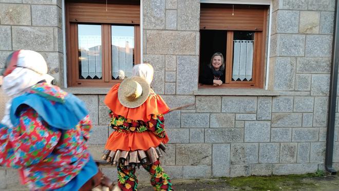 La cencerrada de Villanueva de Valrojo desafía al frío La cencerrada de Villanueva de Valrojo desafía al frío