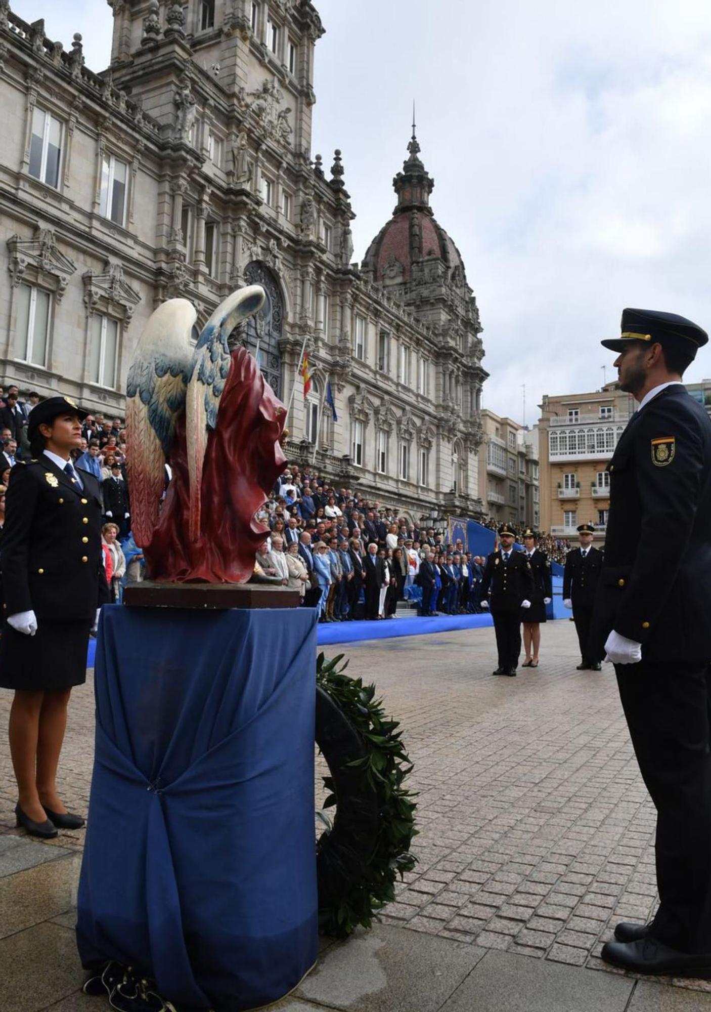 Homenaje a los agentes fallecidos en acto de servicio.