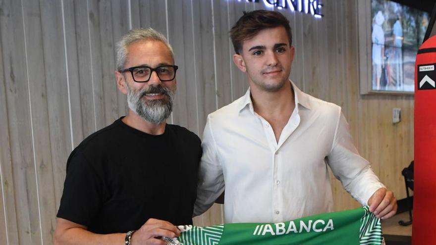 Juan Copa y Pol Manrubia, en la presentación del jugador. |  // C. PARDELLAS