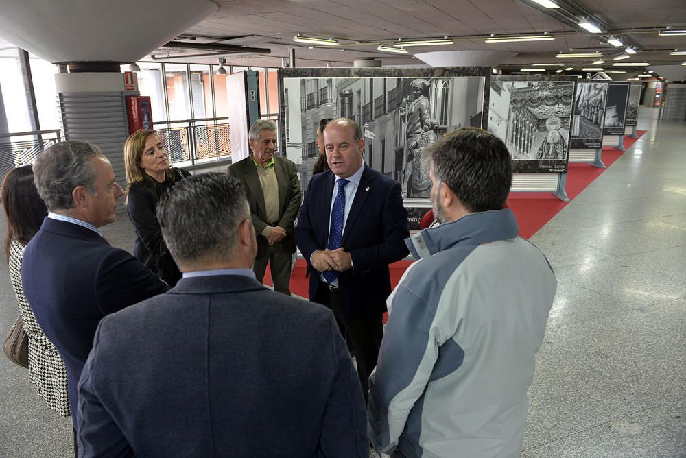 La estación de tren madrileña albergará, hasta el 16 de abril, una muestra fotográfica con grandes instantáneas representativas de la semana grande de la ciudad del Torcal.