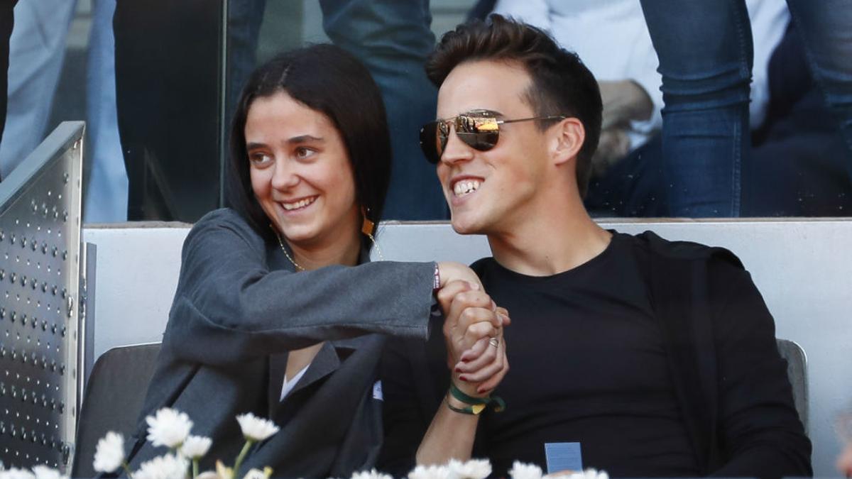 VIctoria Federica sonríe en actitud cariñosa junto a su novio Gonzalo Caballero en la primera aparición pública de ambos en el torneo de tenis de Madrid