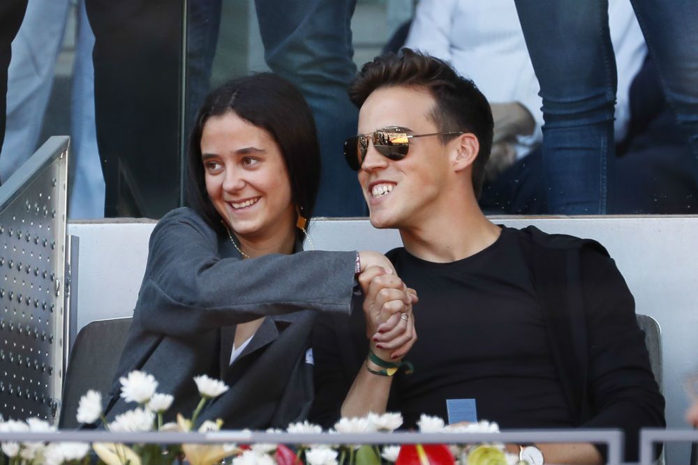 VIctoria Federica sonríe en actitud cariñosa junto a su novio Gonzalo Caballero en la primera aparición pública de ambos en el torneo de tenis de Madrid