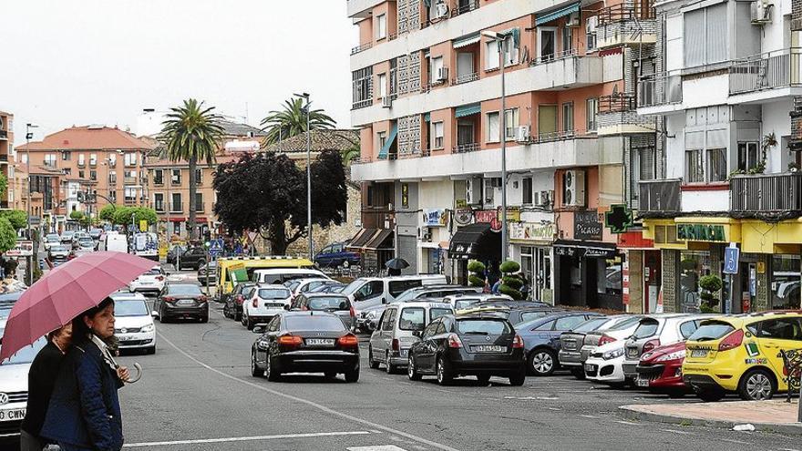 Un conductor placentino golpea y atropella a un agente cuando le multaba