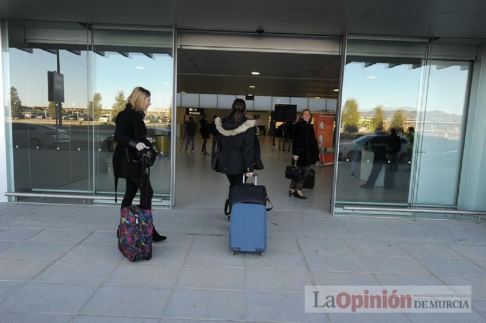 El delegado del Gobierno visita el aeropuerto de Corvera