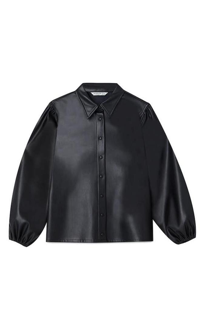 La camisa en polipiel