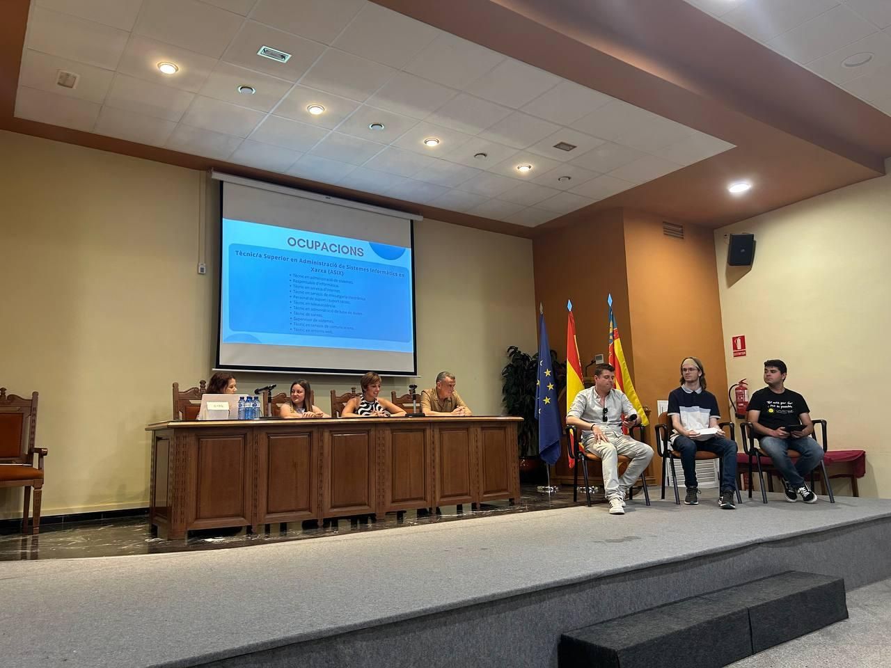 El IES Soler i Godes de Benifaió reconoce el trabajo de las empresas que completan la formación