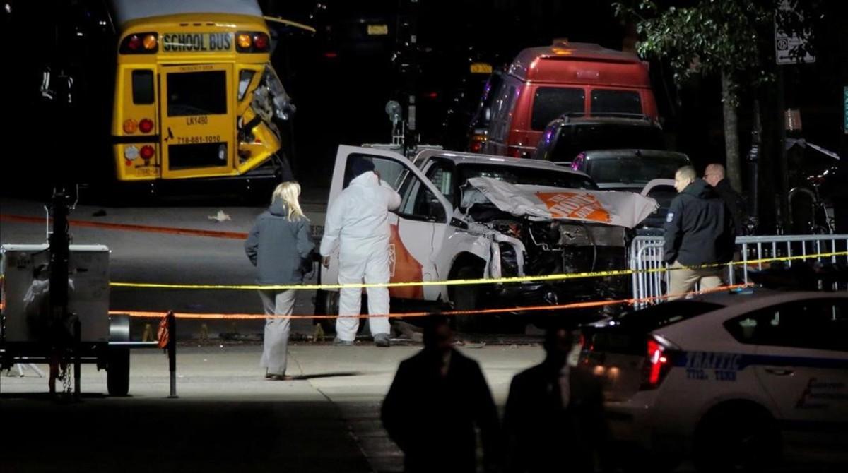 zentauroepp40769856 police investigate a pickup truck used in an attack on the w171101093152