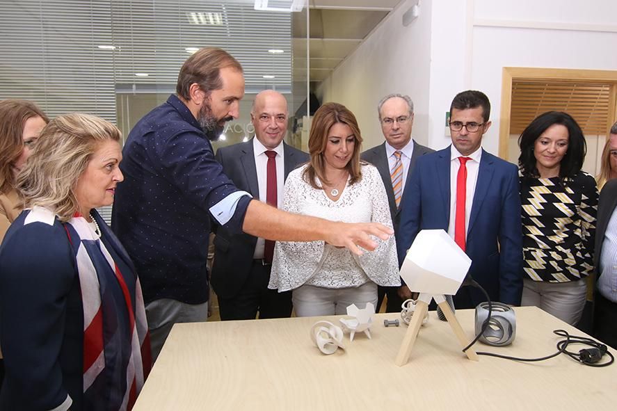 Susana Díaz inaugura el centro de la madera de Encinas Reales.