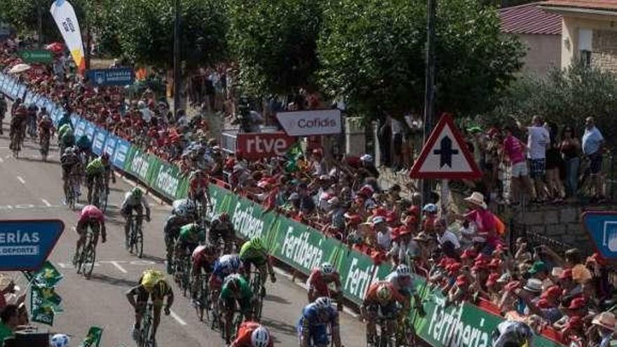 La Vuelta a España, a su paso por Bermillo, en 2018.