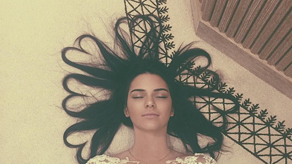 Kendall Jenner peinado corazón