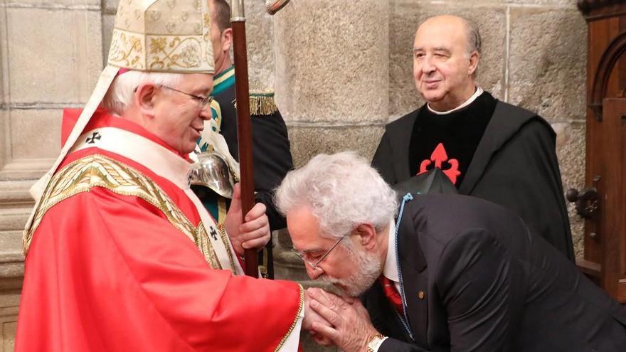 Santalices y el arzobispo de Santiago, en el acto de Traslación.