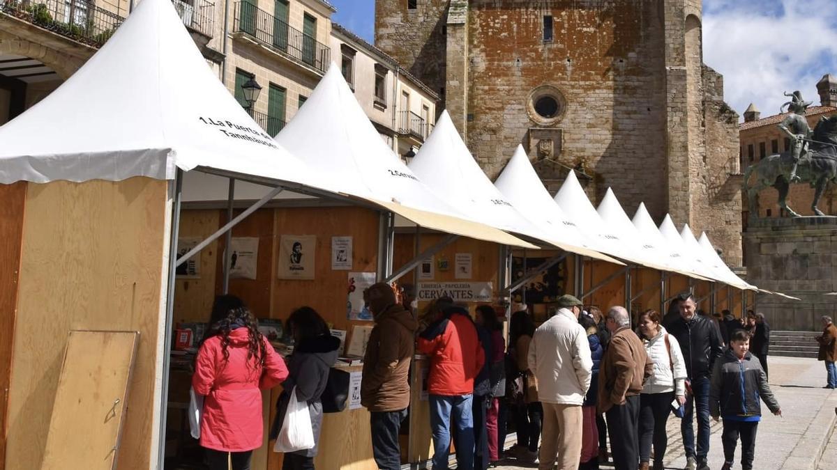 Casetas de la Feria del Libro de Trujillo.