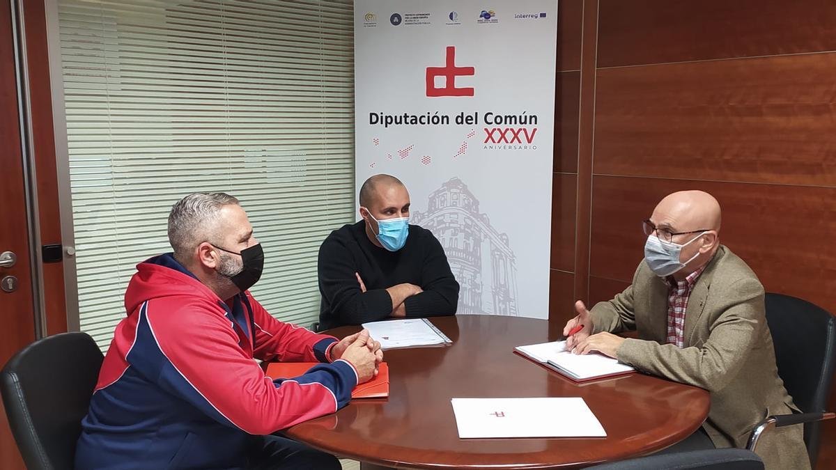 Rafael Yanes, durante la reunión que mantuvo con los directivos de los equipos de fútbol.