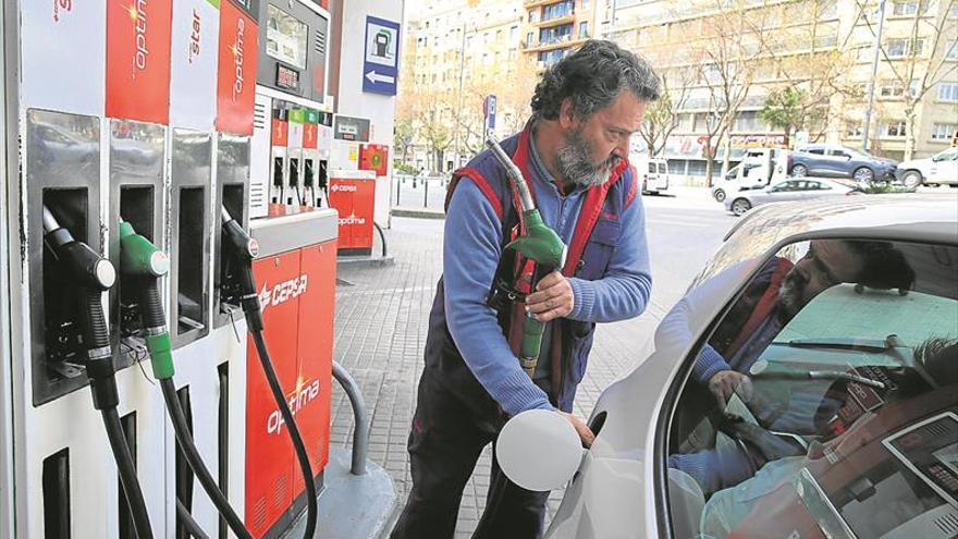 Los precios de los carburantes suben un 2% en las Navidades