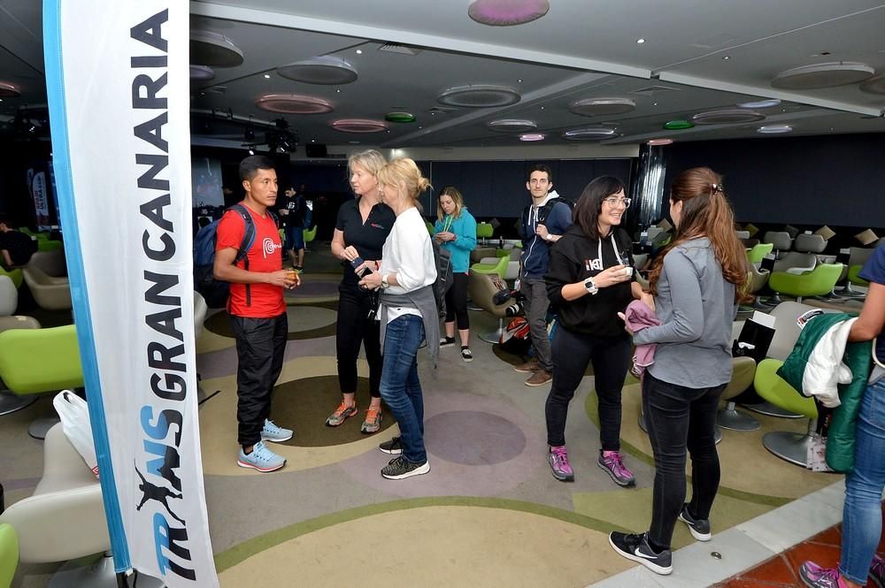 Encuentro de los corredores de la Transgrancanaria con los medios