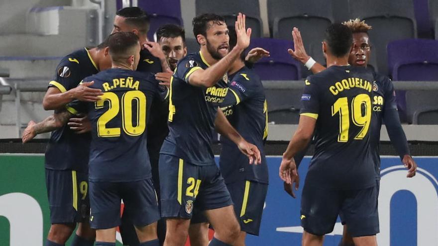 Los jugadores del Villarreal celebran el gol