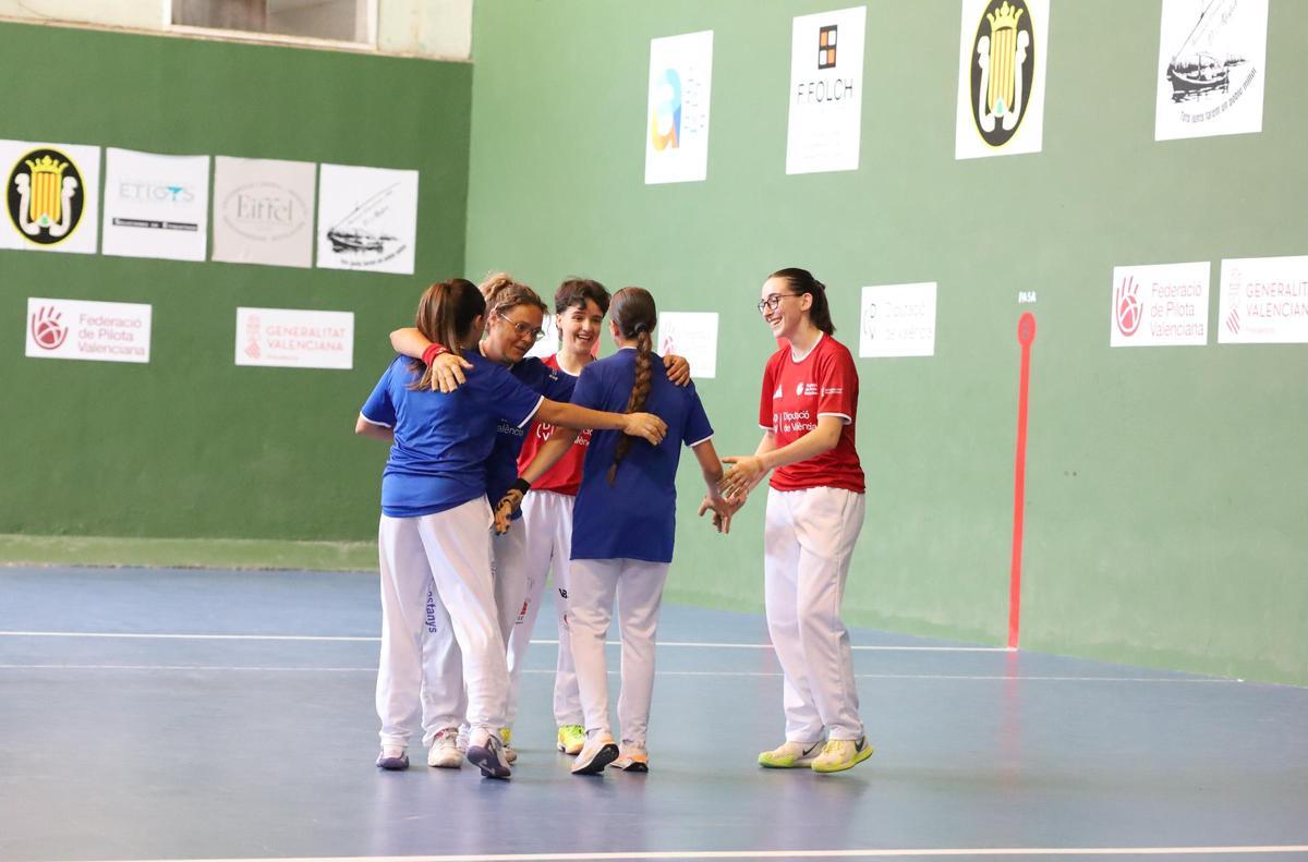 6   Les jugadores de Primera femenina al finalitzar la partida pel títol
