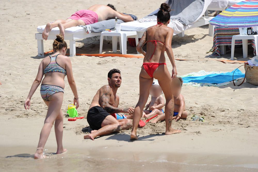 Rubén Castro, jugador del Betis, con su familia en Ibiza.