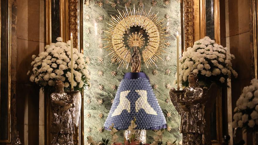 La Virgen del Pilar luce este sábado un manto de papel en recuerdo de Hiroshima