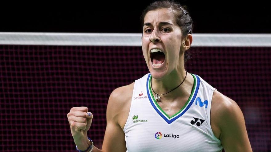La jugadora española de badminton Carolina Marín celebra un punto.
