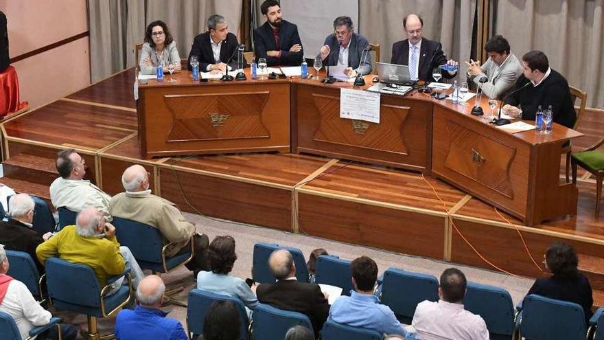 Los intervinientes en el debate, durante el acto celebrado en el Sporting Club Casino.