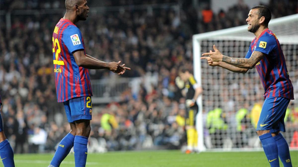 Abidal y Alves enmudecieron al Bernabéu en 2012 bailando el 'Ai se eu te pego'