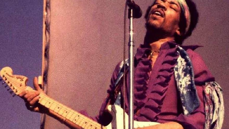 Jimi Hendrix en una actuación.