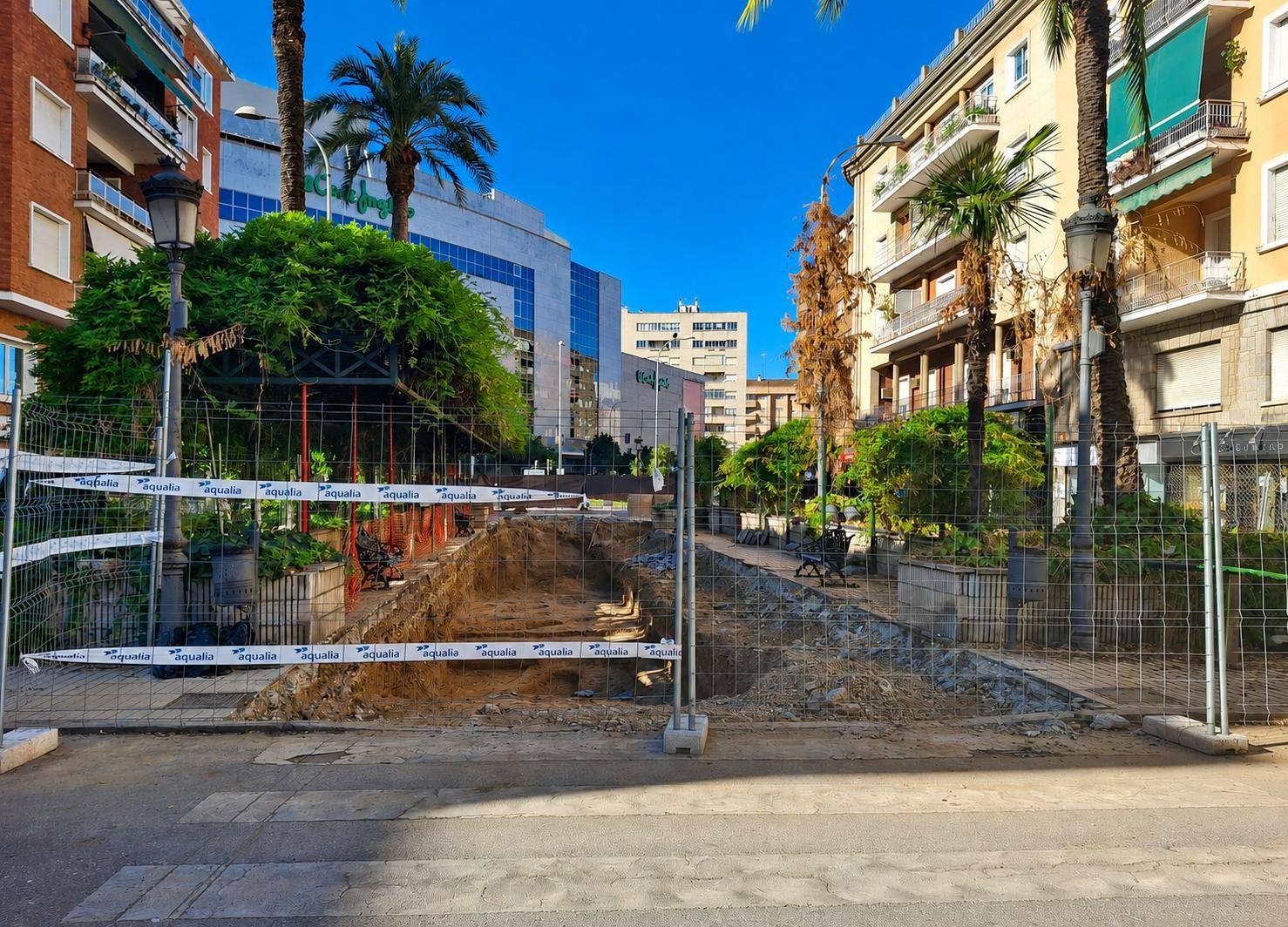 El tramo de la avenida de Huelva donde han aparecido los nuevos restos arqueológicos.