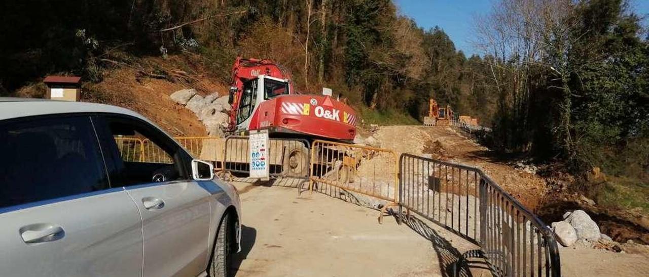 Estado que presentaban ayer las obras de la carretera entre Colunga y Lastres.