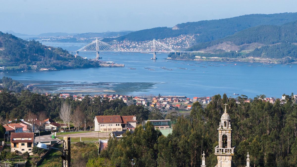 Panorámica de la Ría desde Redondela, con Rande al fondo