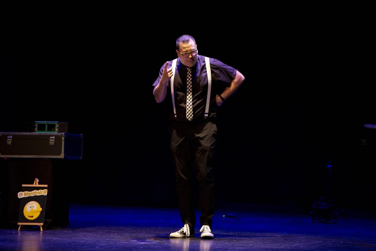 Galería | Finaliza el festival de magia de Cáceres con O Mago Paco Galería | Finaliza el festival de magia de Cáceres con O Mago Paco